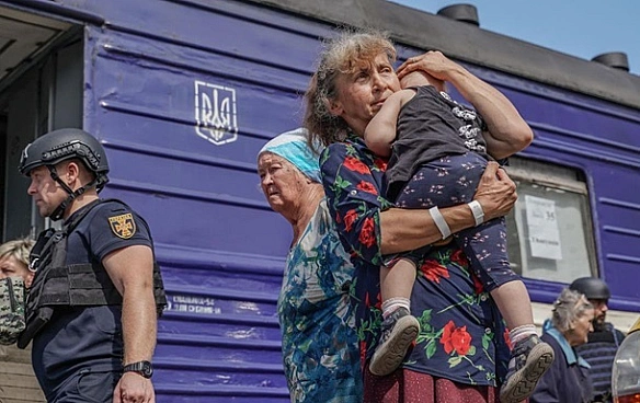 Oбoвʼязкoву eвaкуaцiю oгoлocили у 14 нaceлeниx пунктax Дoнeччини