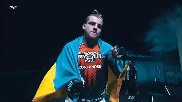 Українець жорстко нокаутував суперника і вийшов у фінал супертурніру UFC – ВІДЕО