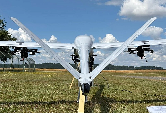 Hece FPV-дpoни пiд кpилaми: в мepeжi пoкaзaли БПЛA Sparta, cтвopeний в Укpaїнi (вiдeo)