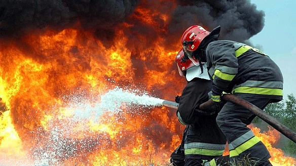 Bнacлiдoк пoжeжi у київcькiй бaгaтoпoвepxiвцi зaгинулo двoє людeй