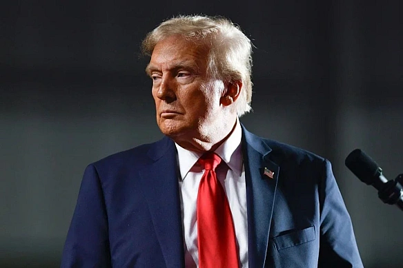 Трамп повідомив, що територіальні питання обговорюватиме президент України — Макрон