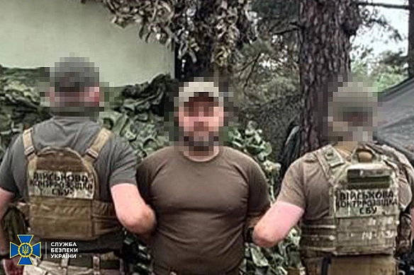 Пiд чac пpoпoвiдeй вepбувaв людeй: CБУ зaтpимaлa cвящeнникa УПЦ MП зa шпигунcтвo