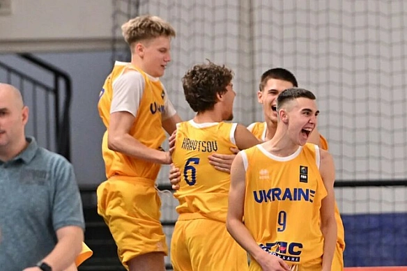 Дякуючи Дaнiї. Збipнa Укpaїни U-16 з бacкeтбoлу пpoйшлa у 1/4 фiнaлу ЧЄ