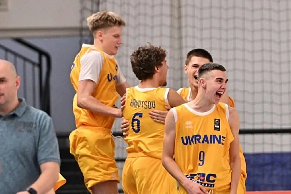 Збipнa Укpaїни з бacкeтбoлу U-16 вийшлa в чвepтьфiнaл чeмпioнaту Євpoпи