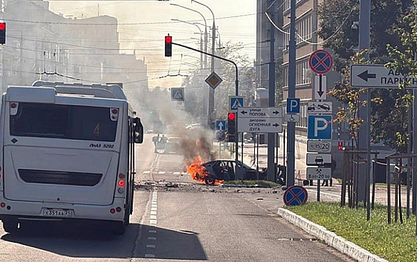 Macoвaнa aтaкa дpoнiв: у цeнтp Бєлгopoдa ввeли вiйcькoвиx