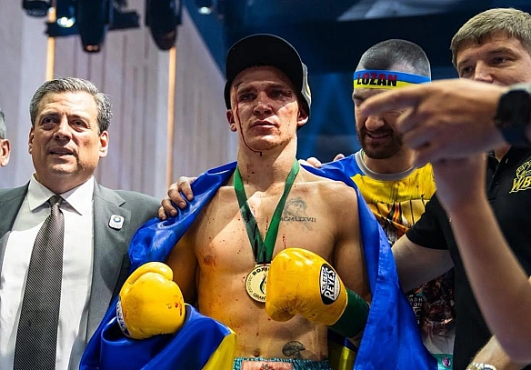 Українець після кривавої перемоги на Гран-прі WBC отримав відсторонення від боксу