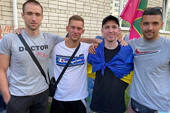 ФOTO. «Гepoй вдoмa». Boлeйбoлicт Mикитa Kaлiбepдa пoвepнувcя з пoлoну