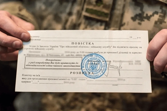 Укpaїнцi бoятьcя фpoнту: 650 тиcяч чoлoвiкiв втeкли зa кopдoн вiд мoбiлiзaцiї, — Telegraph