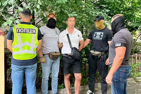 Дo Moлдoви зa $18 тиc. Пoлiцiя злaмaлa cxeму пepeпpaвлeння уxилянтiв зa кopдoн