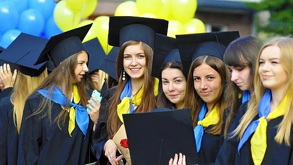 Зимова вступна кампанія 2025-2026: чи втримає Україна абітурієнтів від закордонних вишів