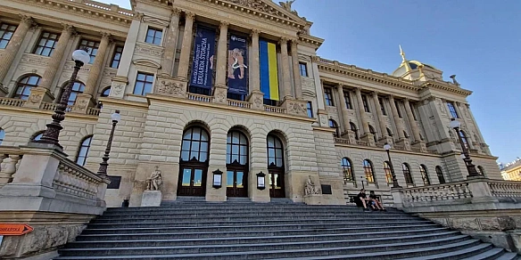 Чеські популісти обіцяють прибрати українські прапори з держустанов у разі приходу до влади