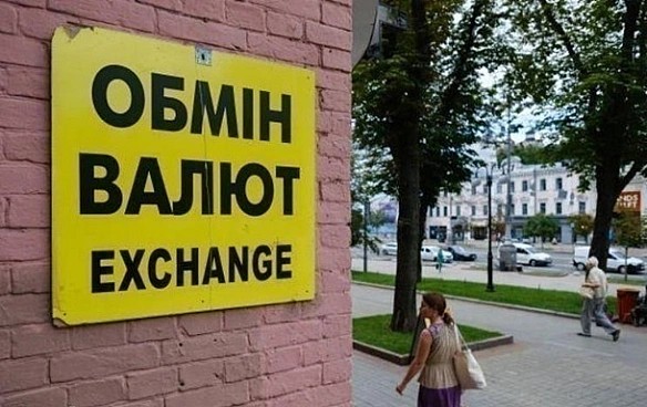 Долар стабільний в обмінниках, євро - йде вгору