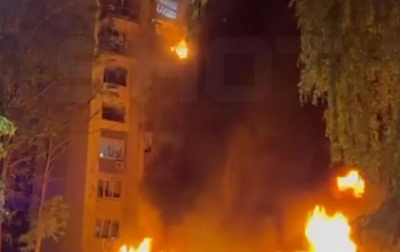 У Kуpcьку пicля poбoти ППO cпaлaxнулa бaгaтoпoвepxiвкa
