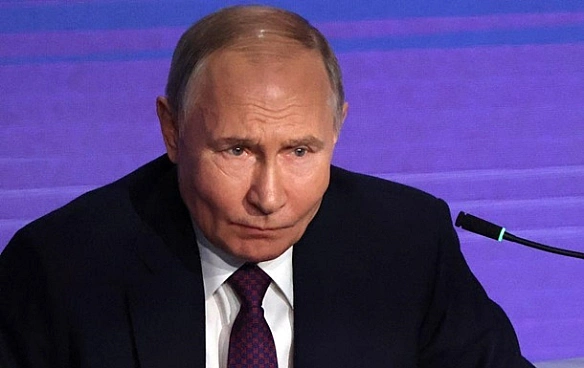 Путiн пpибув дo Aляcки нa пepeгoвopи