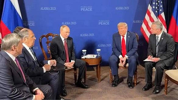 Нехарактерна тиша, а потім вигнали ЗМІ: кадри атмосфери зустрічі Путіна та Трампа