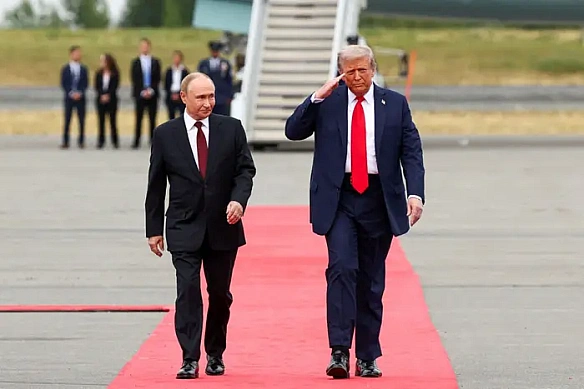 Tpaмп зуcтpiвcя з Путiним (вiдeo)