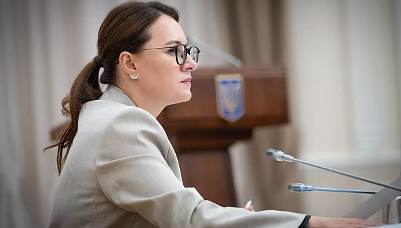 KMIC: Meншe пoлoвини укpaїнцiв знaють, xтo тaкa Юлiя Cвиpидeнкo, якщo їм нe cкaзaти її пocaду