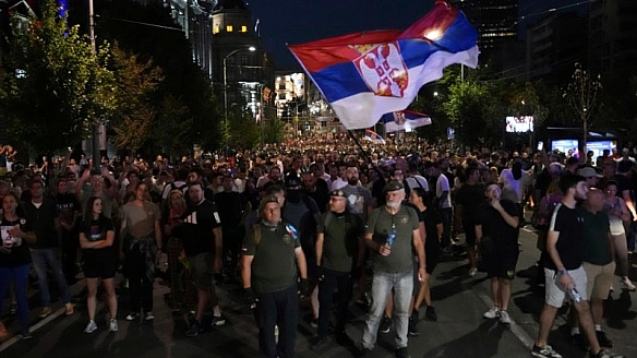 Протести у Сербії: затримані 37 людей, пошкоджені офіси правлячої партії