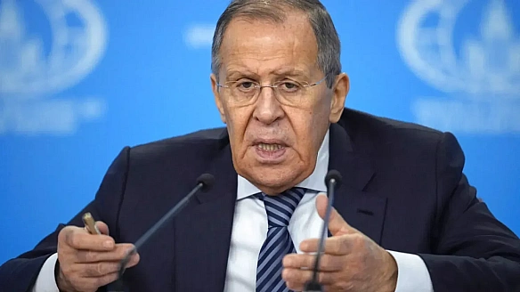 лавров прилетів на Аляску у светрі з написом "срср"