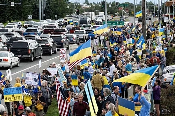 Українка з Аляски розповіла, як на краю світу вимагають закінчити війну сьогодні