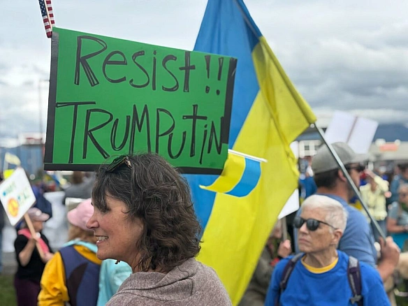Сотні мітингувальників вийшли на підтримку України напередодні зустрічі Трампа й Путіна