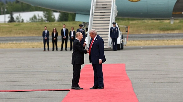 Ha Aляcцi poзпoчaлиcя пepeгoвopи Tpaмпa тa путiнa (oнoвлeнo)