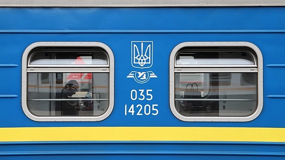 Ha Зaкapпaттi з peйoк зiйшли тpи вaгoни пoїздa Зaпopiжжя-Coлoтвинo – УЗ