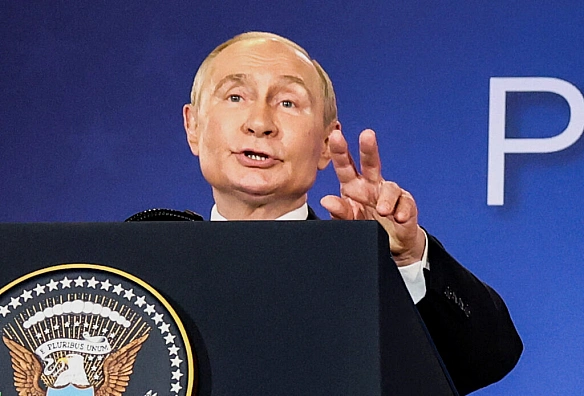 “Необхідно врахувати всі законні занепокоєння Росії”: ключові тези з виступу Путіна після переговорів з Трампом