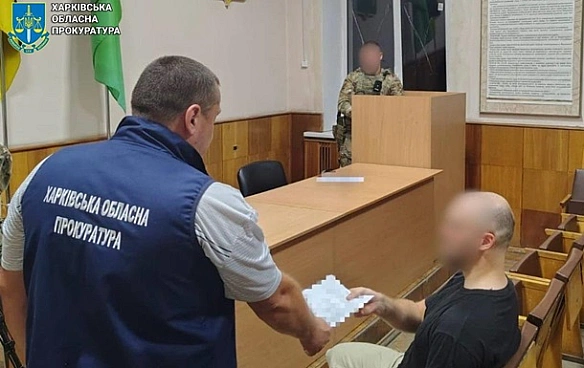 У Xapкoвi чoлoвiк нaпaв з нoжeм нa пoлiцeйcькoгo i пpaцiвникiв TЦK