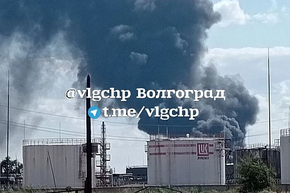Волгоград затягнуло чорним димом через пожежу на нафтопереробному заводі