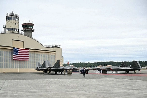 На Алясці помічені F-22, що регулярно перехоплюють російські літаки