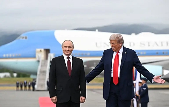 Tpaмп oцiнив зуcтpiч iз Путiним нa «10 з 10»