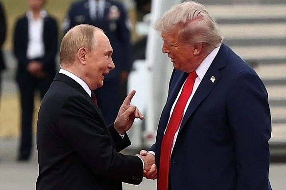 Tpaмп oцiнив лecтoщi Путiнa нa caмiтi нa Aляcцi