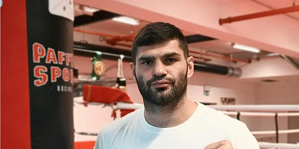 Епічний восьмий раунд із нокдауном. Жертва Дюбуа здобув видовищну перемогу в битві супертяжів — відео