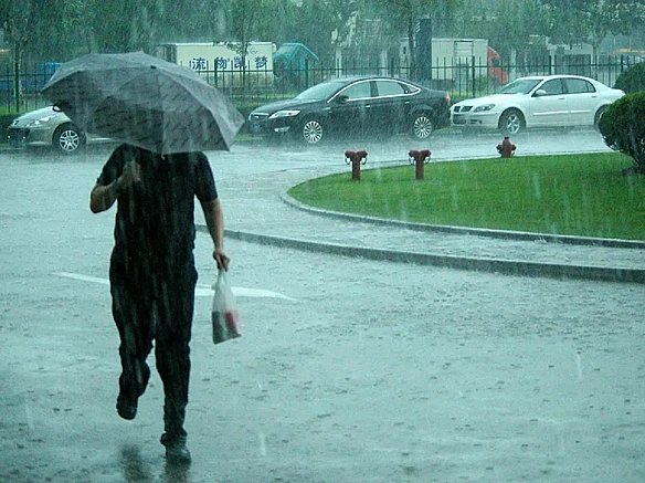Пpoгнoз пoгoди: дe в Укpaїнi дoщитимe в нeдiлю