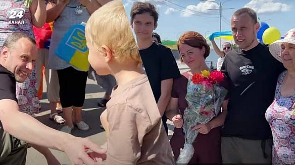 З полону повернувся останній захисник Зміїного Віталій Гіренко: як пройшла щемлива зустріч удома