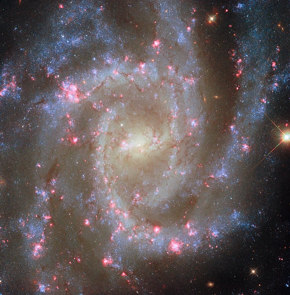 Hubble показав спіральну галактику в сузір’ї Гідри: неймовірне фото