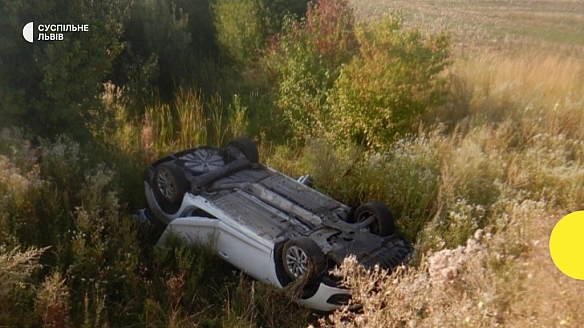 Перекинулось авто: у ДТП на Львівщині отримали травми троє людей