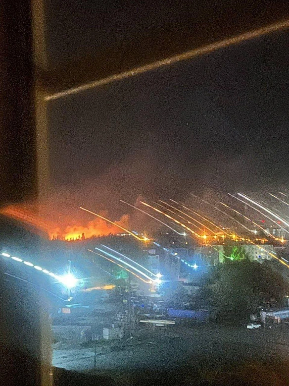 Безпілотники атакували Волгоград: на місцевому НПЗ спалахнула пожежа. ВІДЕО+ФОТО
