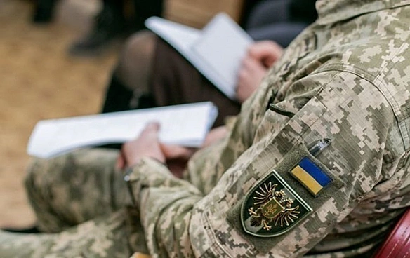 На Волині люди напали з камінням на службове авто ТЦК