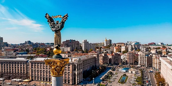 Оркестр на терасі, маркет від Всі. Свої. Події у Києві до Дня Незалежності України