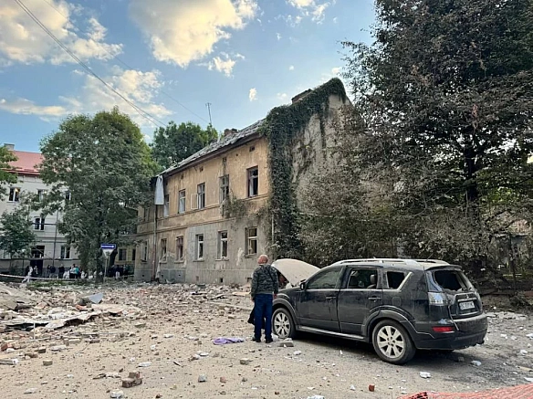 Комбінована атака РФ: у Мукачеві поцілили в завод Flex, є постраждалі, у Львові загинула людина
