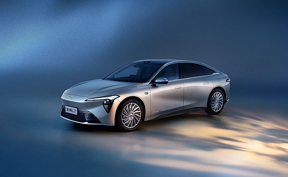 500 сил і витрата 0,5 л/100 км: General Motors показали недорогий аналог Audi A6 (відео)