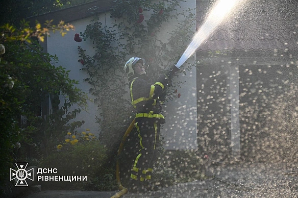 Через російську атаку на Рівненщину постраждала жінка: показали наслідки
