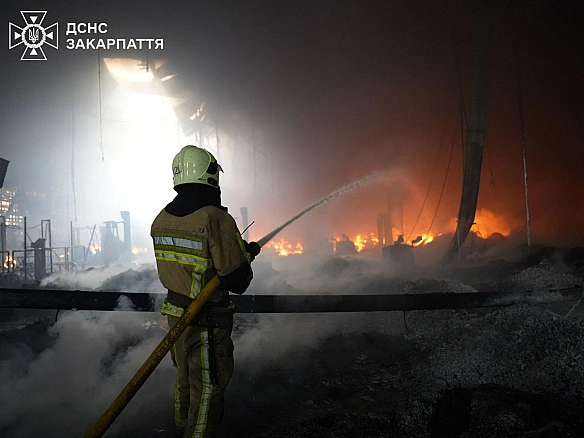 Атака рф на Мукачево: уже 19 постраждалих, масштабну пожежу локалізували