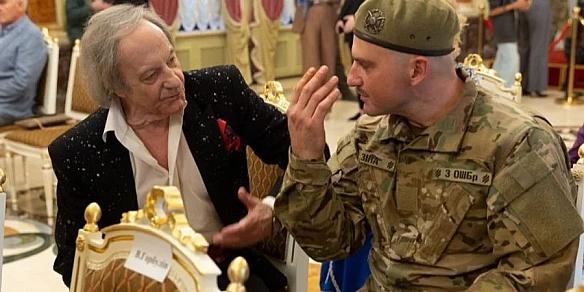 Старший — військовий із позивним Зіна. Сини Василя Зінкевича підтримали батька на нагородженні премією Національна легенда України