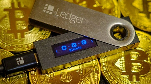 У Запоріжжі з «холодного» гаманця потерпілої викрали крипту на 2,9 млн грн. Сам гаманець при цьому залишався у жертви. Як?