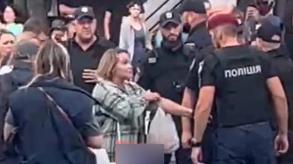 Сотні людей у Вінниці відбивали у поліції ухилянта, – ЗМІ