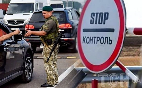Українцям до 22 років можуть дозволити виїзд за кордон: у Раді зареєстровано законопроєкт