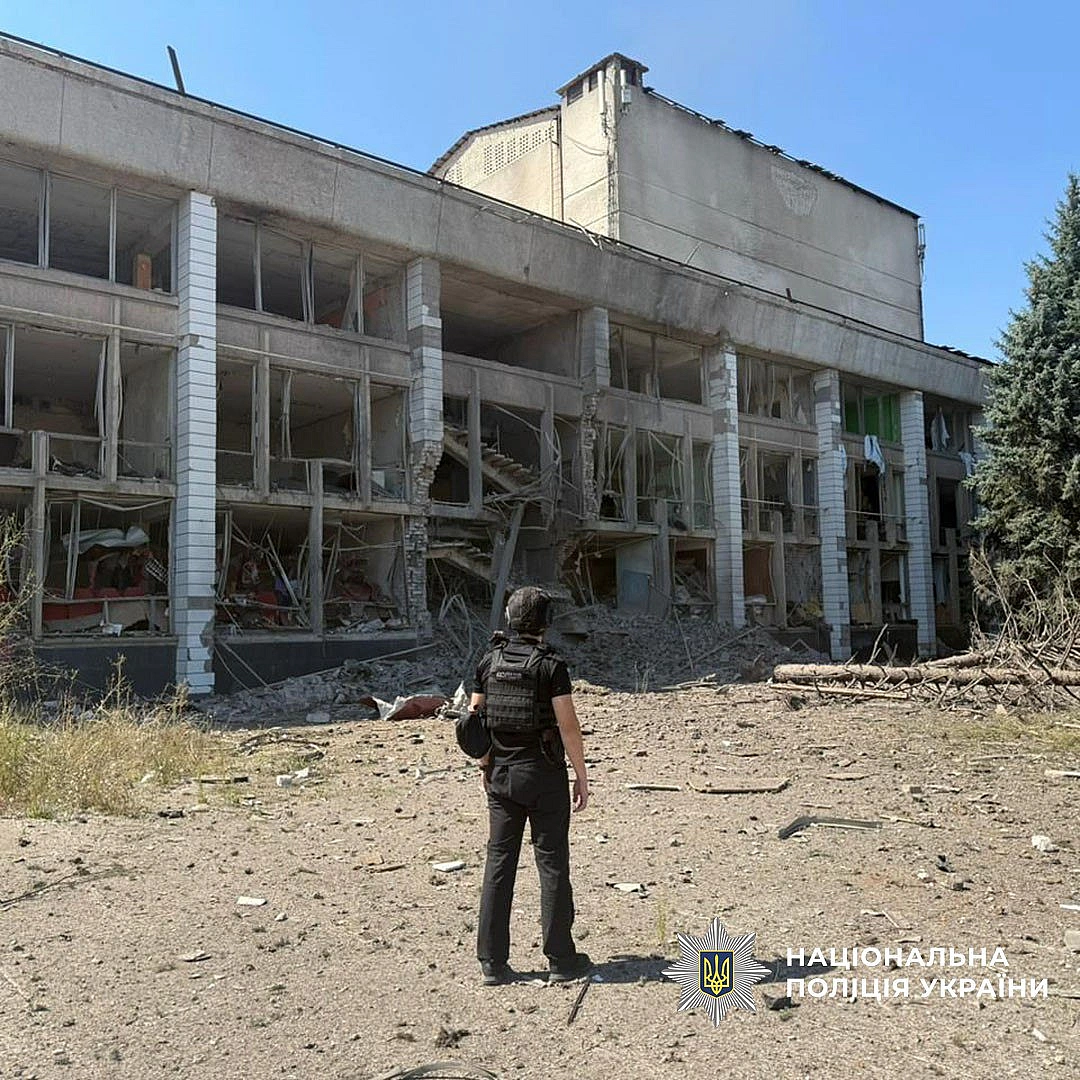Доба на Донеччині: 2 450 ворожих ударів по лінії фронту та житловому сектору. Дві людини дістали поранення. ФОТОрепортаж